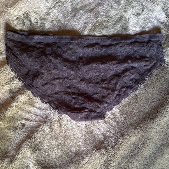 Victoria’s Secret bundle Red and Black Lace Panties Set Size S - Picture 2 of 5